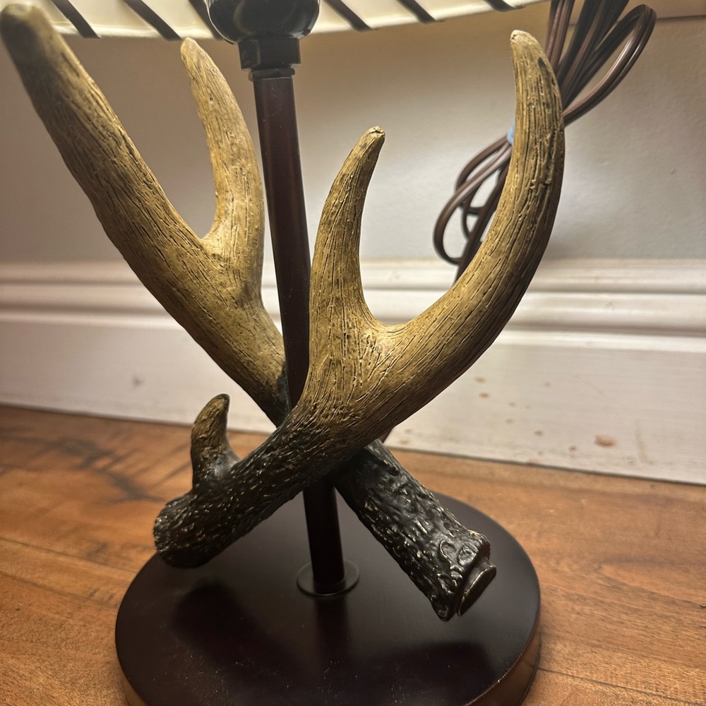 Vintage Faux Antlers Lamp - Picture 7 of 16
